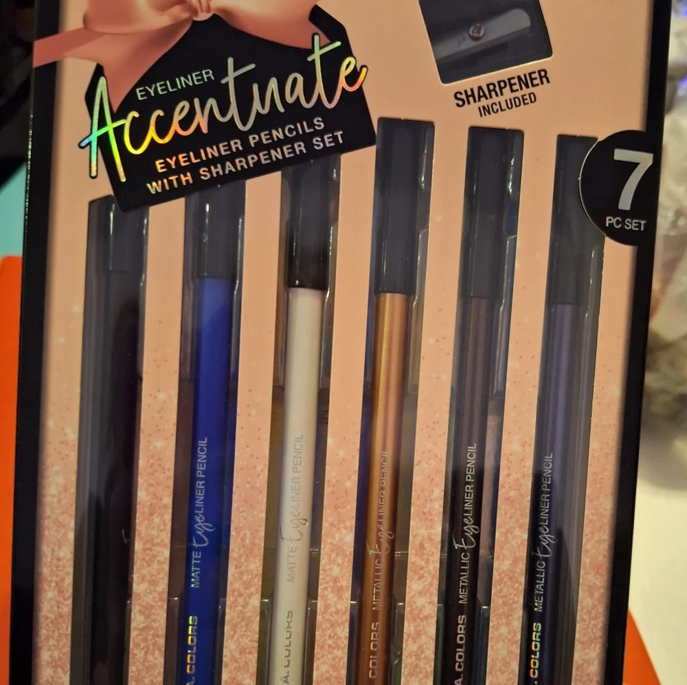 L.A. Colors Accentuate Eyeliner Pencil Set with Sharpener